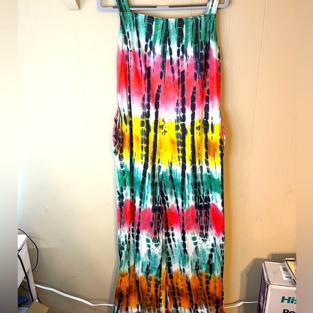 Women vibrant Colorful Jumpsuit. Size XL. Reminds you of the Jungle.
